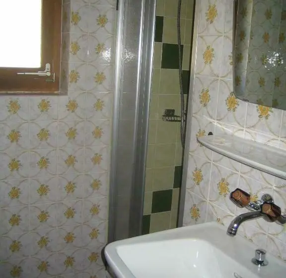 Standard Yhden Hengen Huone Jaettu Kylpyhuone, Elite B&b