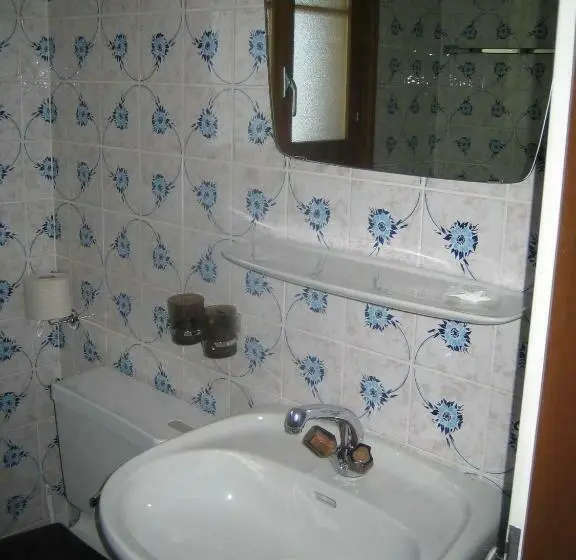 Standard Yhden Hengen Huone Jaettu Kylpyhuone, Elite B&b