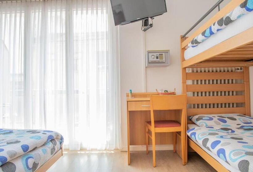 غرفة قياسية رباعية, Garni Moderno