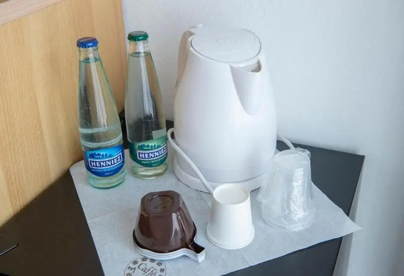 Standard Neljän Hengen Huone Jaettu Kylpyhuone, Garni Moderno