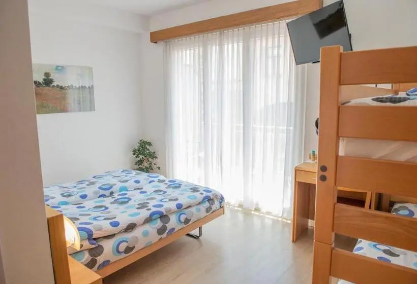 Standard Neljän Hengen Huone, Garni Moderno