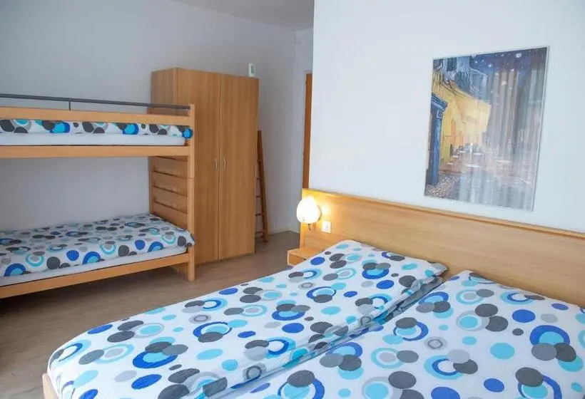 Standard Neljän Hengen Huone, Garni Moderno