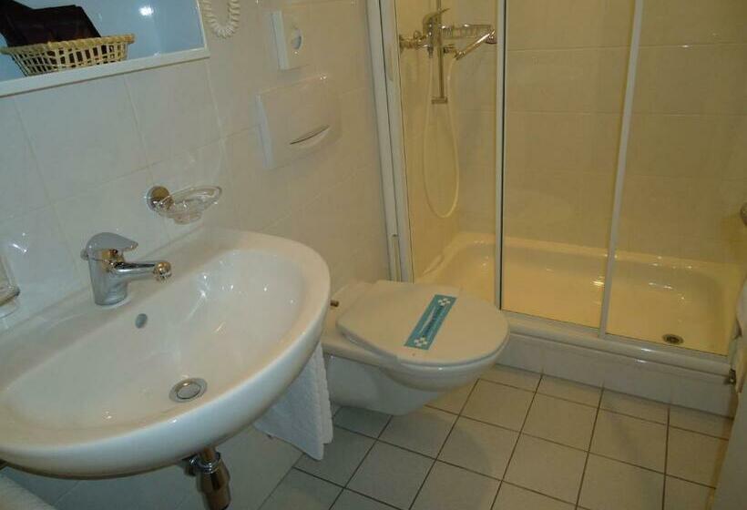 스탠다드 트리플 룸, Osteria Belvedere