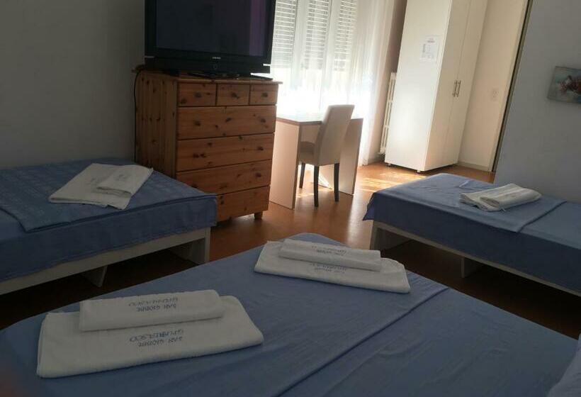 חדר סטנדרט לארבעה, San Giobbe