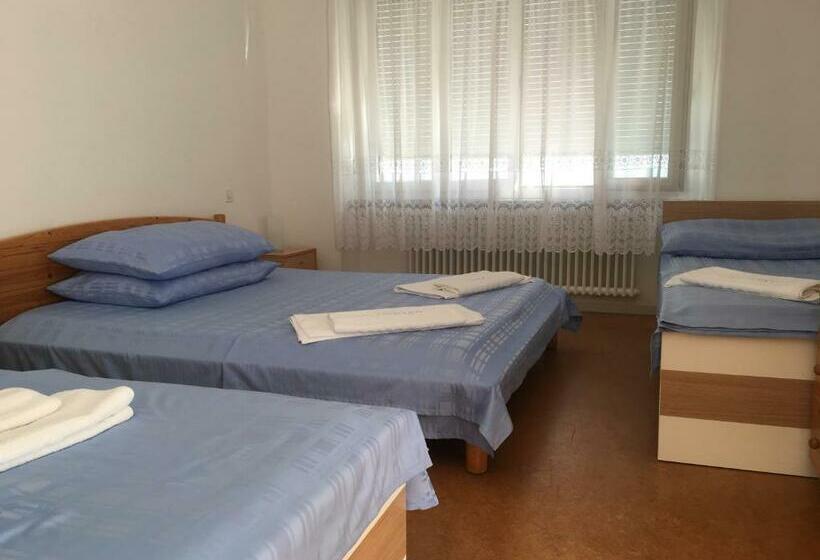 חדר סטנדרט לארבעה, San Giobbe