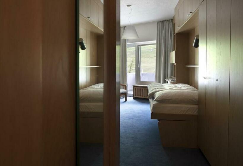 经济房, Schnider Bed&breakfast Und Café