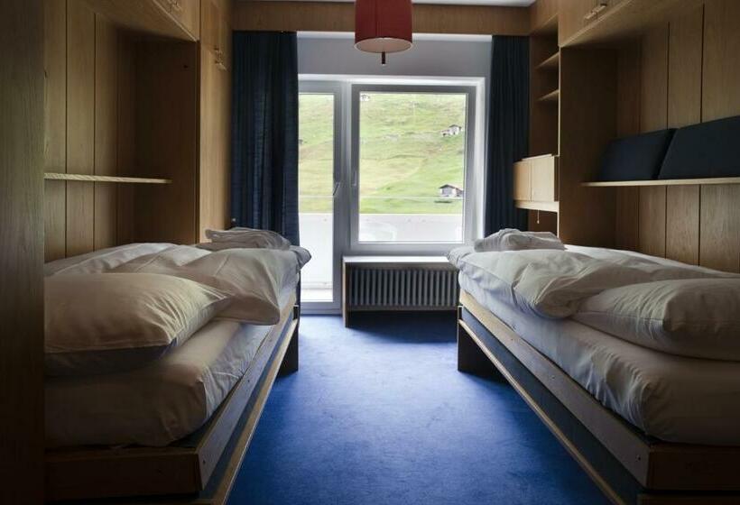 经济房, Schnider Bed&breakfast Und Café