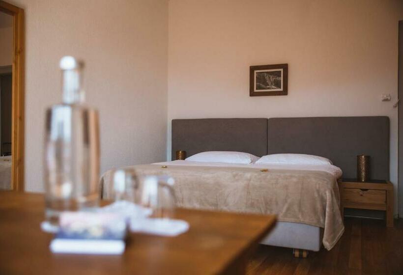 带山景的高级间, Splendide