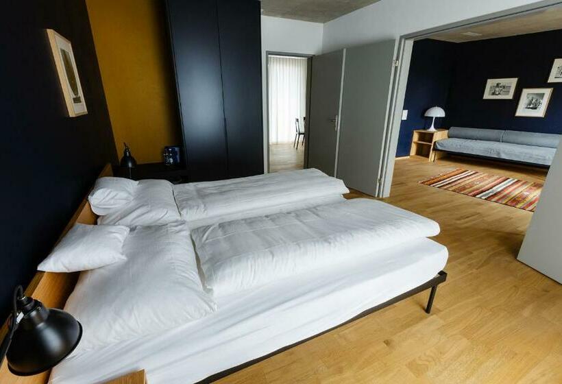 جناح عائلي, Zwiback