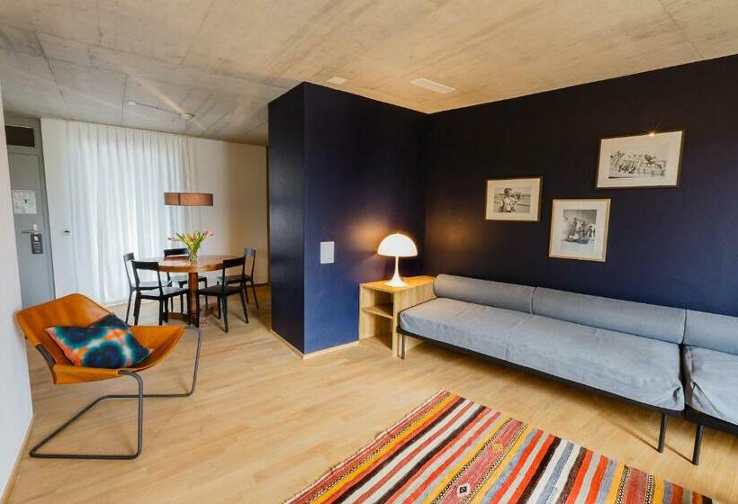 Family Suite, Zwiback
