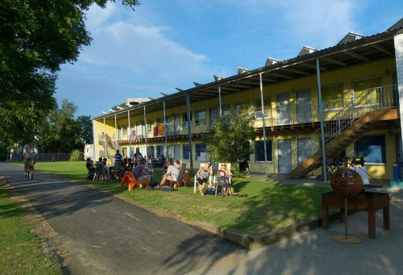 חדר אקונומי, Swiss Hostel Lago Lodge