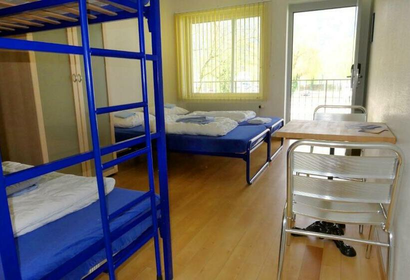 חדר קלאסי לארבעה, Swiss Hostel Lago Lodge