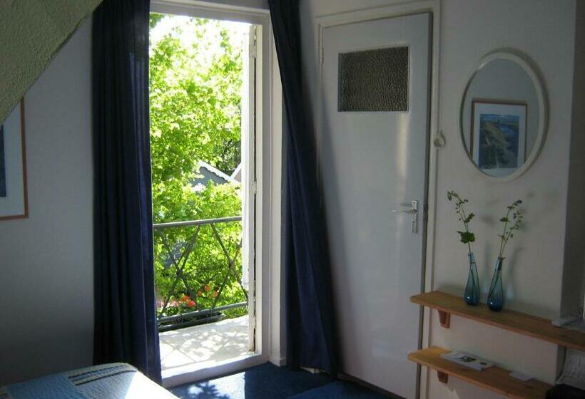 标准三人间, B&b De Esdoorn