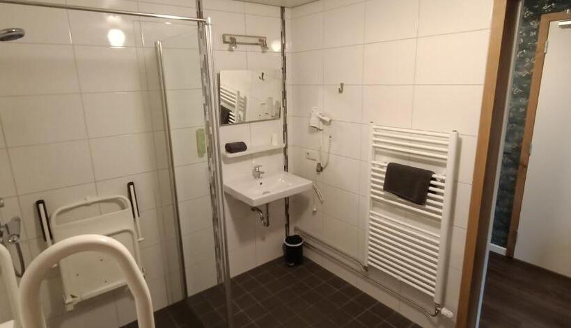 חדר סטנדרט מותאם לאדם עם מוגבלויות, Lemmenhof