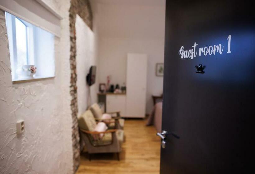 标准间, Mariafarm