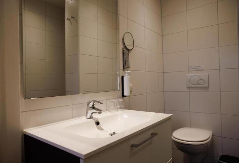 标准间, Mariafarm