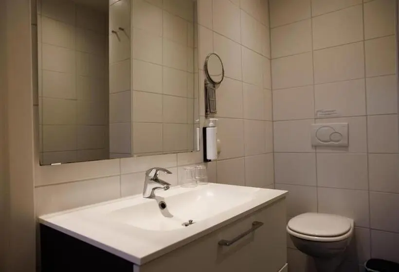 Comfort Kolmen Hengen Huone, Mariafarm