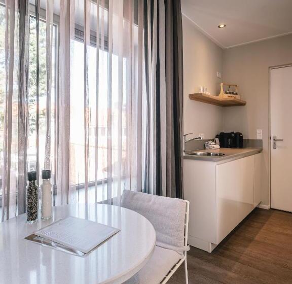 اتاق لوکس, Juuls Domburg