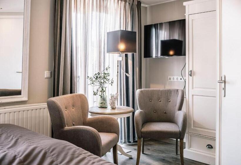 اتاق عادی, Juuls Domburg