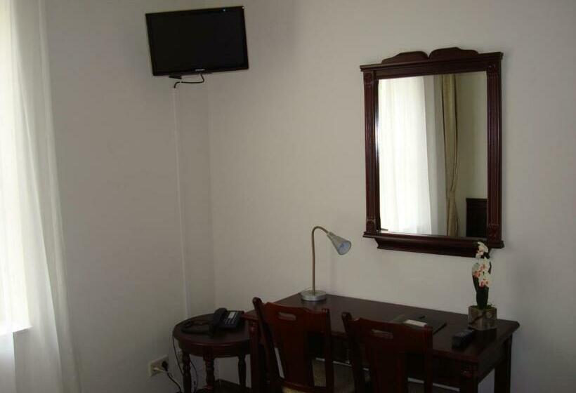 Номер Стандарт, Keistad