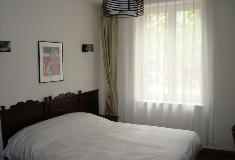 Номер Стандарт, Keistad