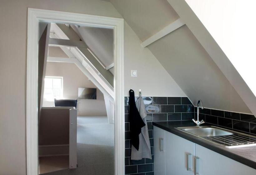 דירת שני חדרים, Restaurant Thuis!