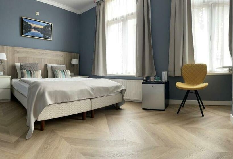 标准间, Van Oppen