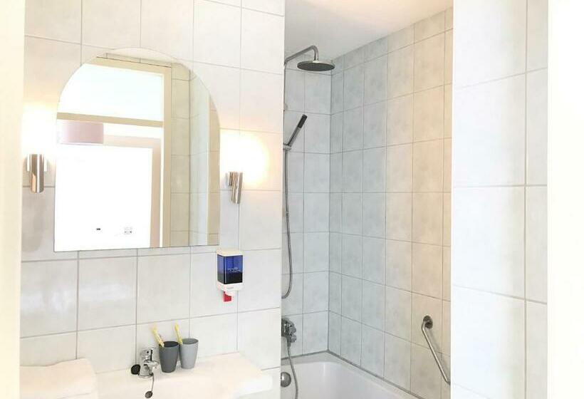 标准间, Van Oppen