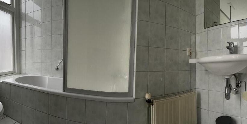 基本间, Van Oppen