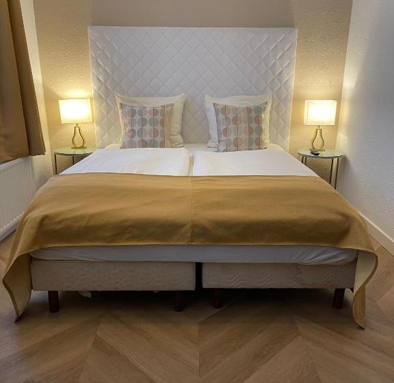 标准间, Van Oppen