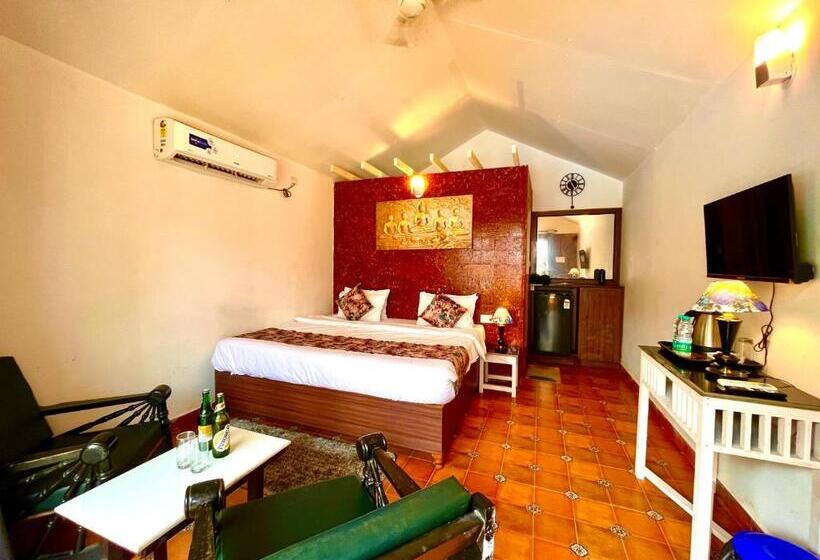 חדר סטנדרט נוף לבריכה, The Winterline Beach Resort, Goa