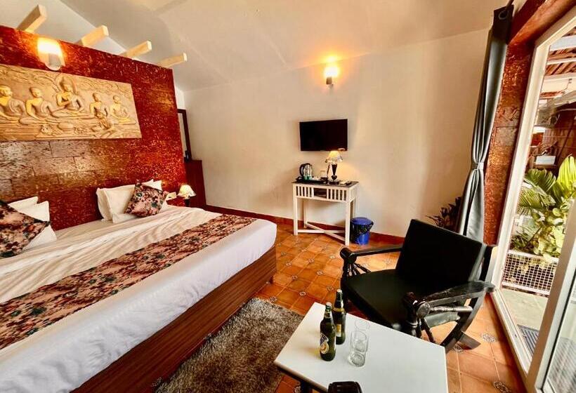 Номер Стандарт Вид на Бассейн, The Winterline Beach Resort, Goa