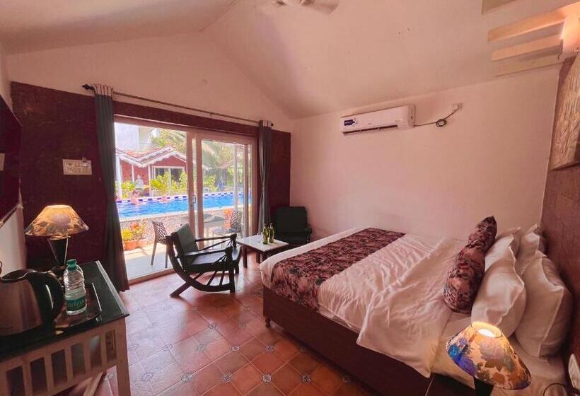 חדר סטנדרט נוף לבריכה, The Winterline Beach Resort, Goa