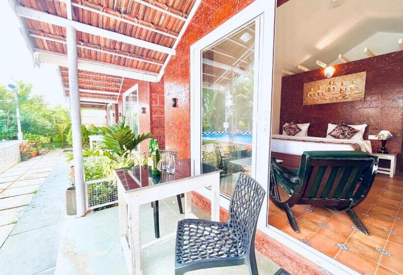 חדר סטנדרט נוף לבריכה, The Winterline Beach Resort, Goa