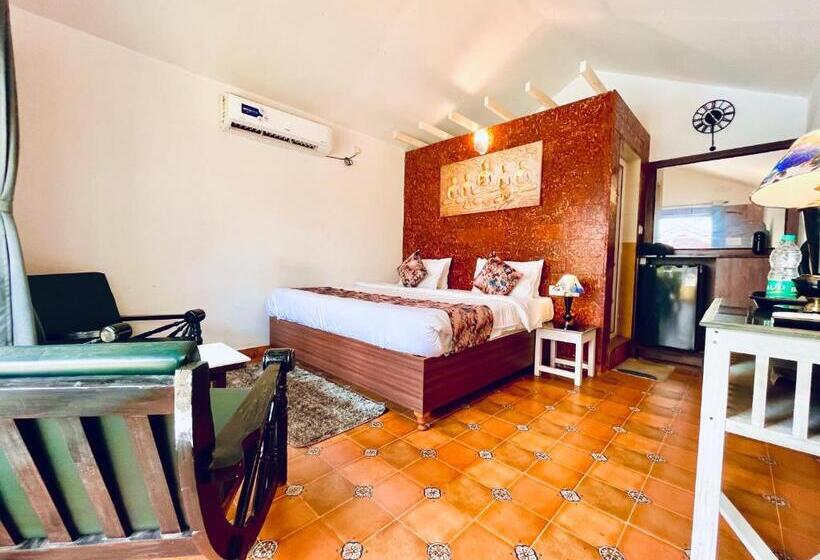 חדר סטנדרט נוף לבריכה, The Winterline Beach Resort, Goa