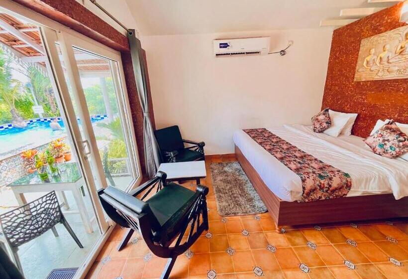 חדר סטנדרט נוף לבריכה, The Winterline Beach Resort, Goa