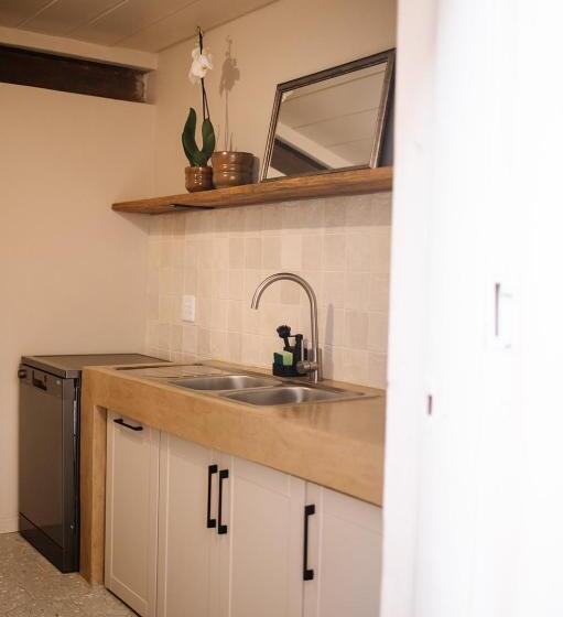 منزل غرفة نوم واحدة, Rest Guest House