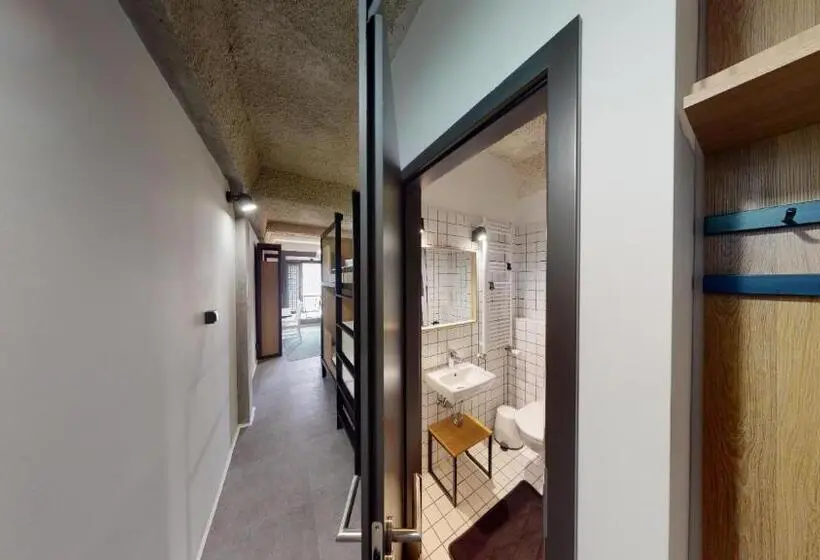סטודיו סופריור, In Budapest Apartments