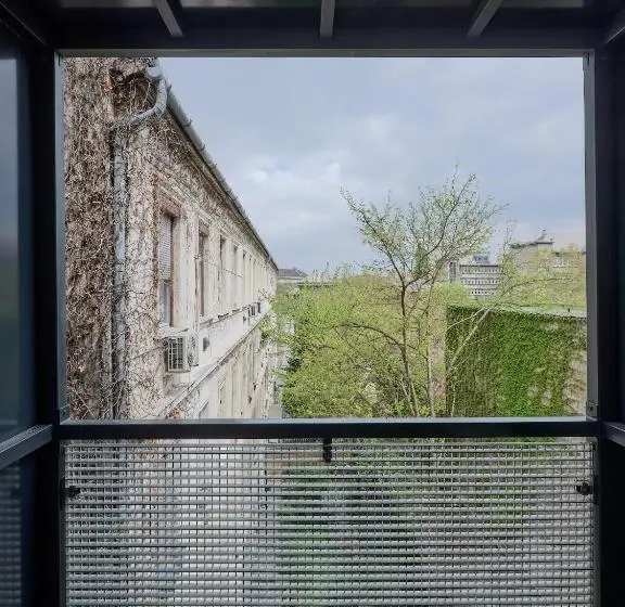 סטודיו סטנדרט עם מרפסת, In Budapest Apartments