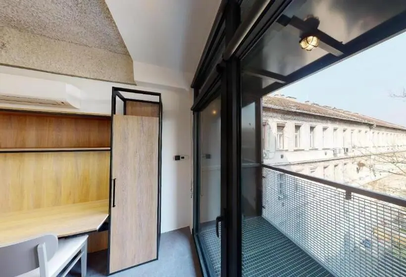 סטודיו סטנדרט עם מרפסת, In Budapest Apartments