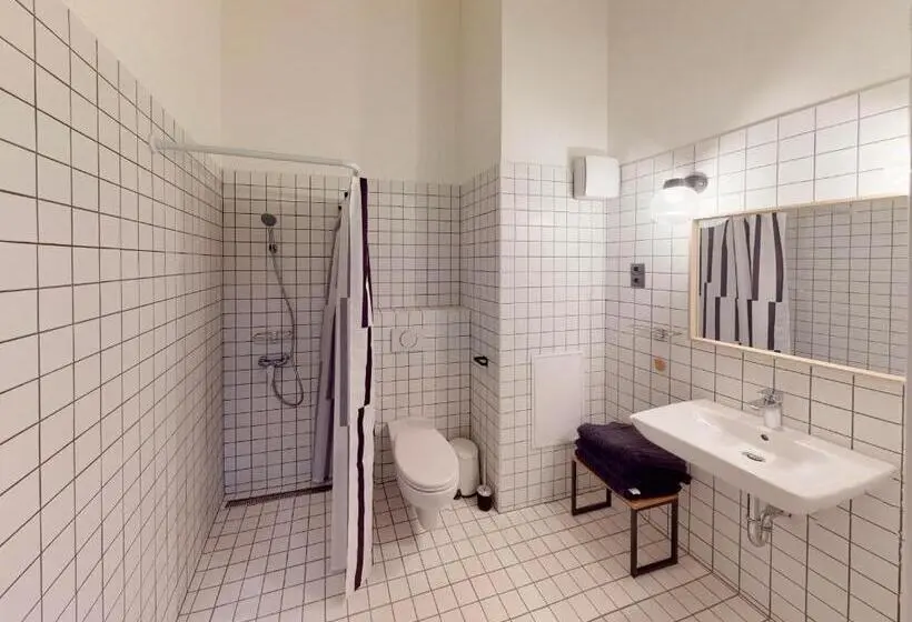 דירת חדר, In Budapest Apartments