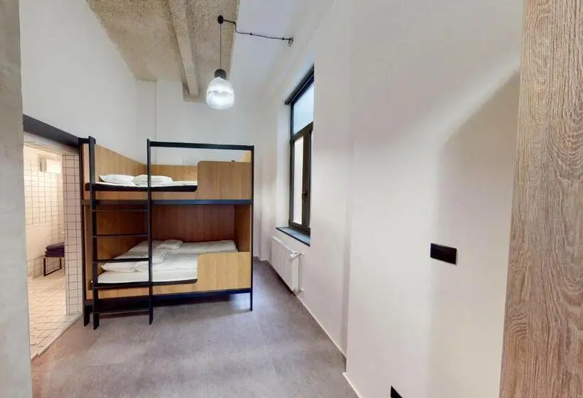 דירת חדר, In Budapest Apartments