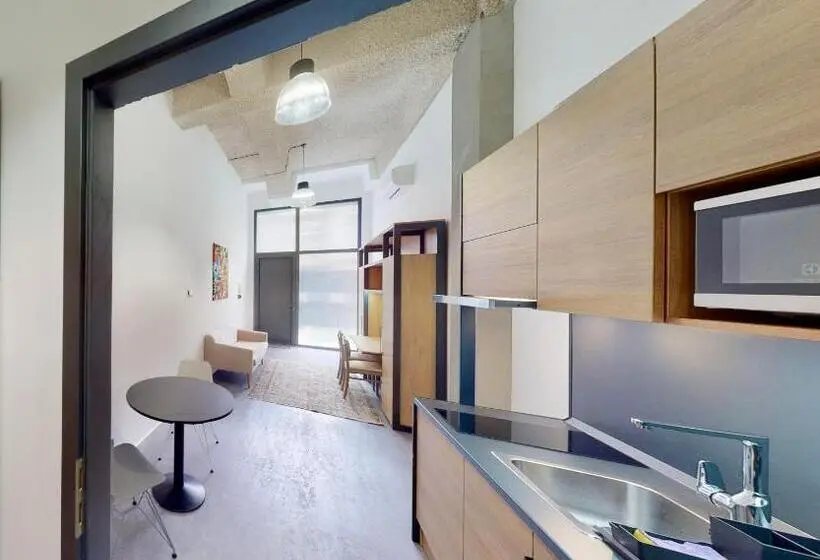 דירת חדר, In Budapest Apartments