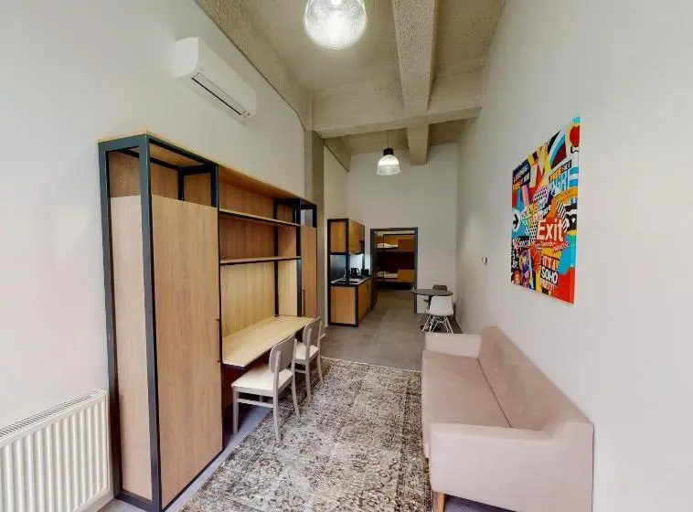 דירת חדר, In Budapest Apartments
