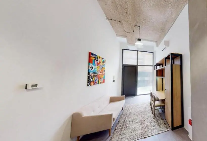 דירת חדר, In Budapest Apartments