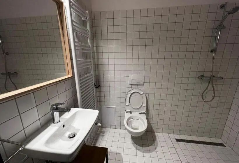 דירת שלושה חדרים, In Budapest Apartments
