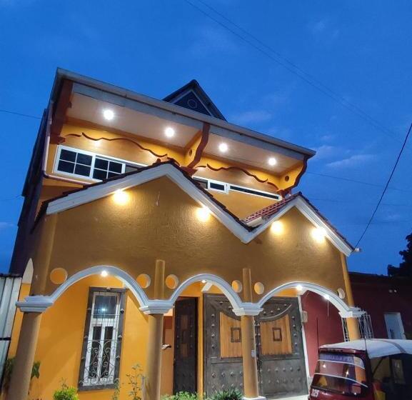 اتاق استاندارد سه نفره, La Casa Colorada