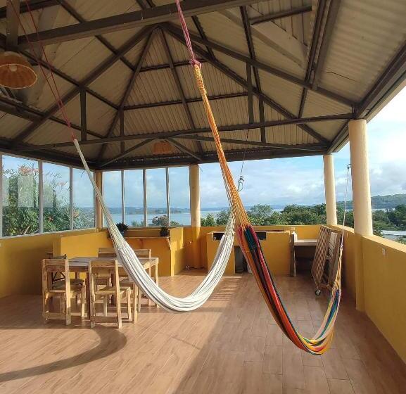 اتاق استاندارد سه نفره, La Casa Colorada