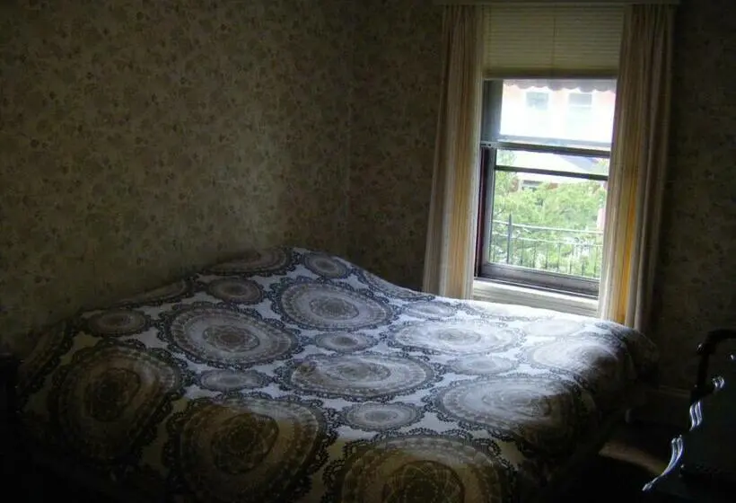 バス共有のスタンダードルーム, Auberge Des Arts Bed And Breakfast