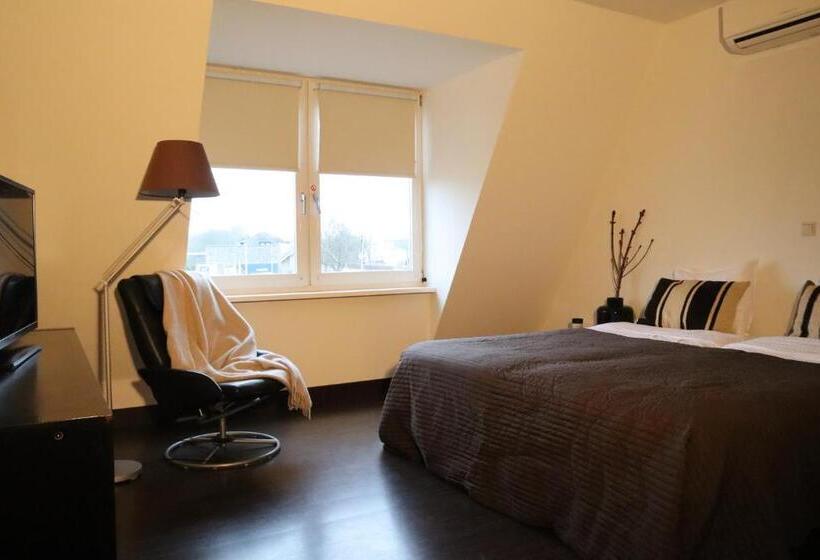 Номер Стандарт, Bar Bistro Hotel Dok